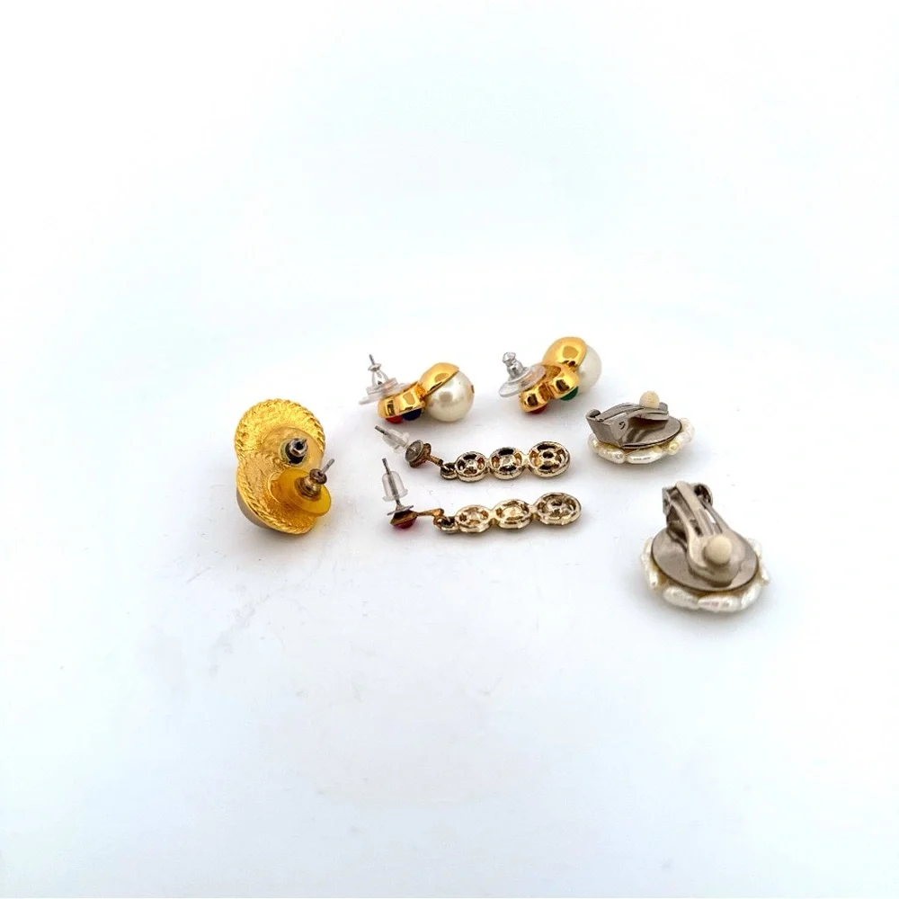 A bundle of 4 pairs of estate sale find vintage earrings - Picture 6 of 8